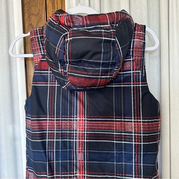 Lululemon ‘The Fluffiest Vest’ (Navy Blue/Cypress Plaid) Reversible Down Vest - Picture 13 of 16